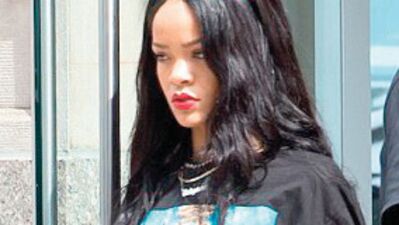 Rihanna'dan selfie baskılı tişört