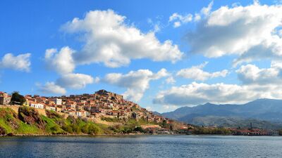 Zümrüt Ada Midilli