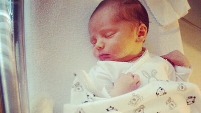 Hande Ataizi ve bebeği Instagram'da