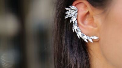 Son moda küpe trendi: Kulak kelepçeleri