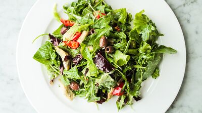 Küflü peynirli enginarlı salata