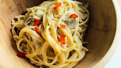 Krem peynirli ve enginarlı spaghetti