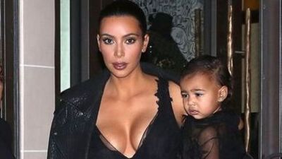 Kim kızına transparan giydirdi