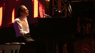 Fahir Atakoğlu: Müzik için tezgahtarlık yaptım