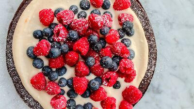 Orman meyveli ve mandalina kremalı pasta