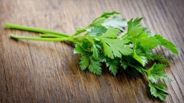 Cilt lekelerini azaltan maydanozun faydaları