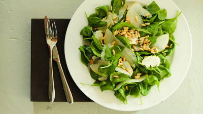Armutlu ıspanak salatası