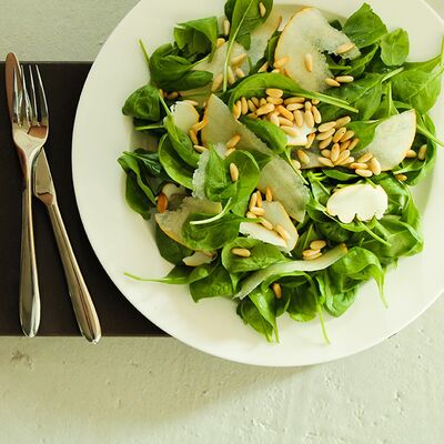 Armutlu ıspanak salatası