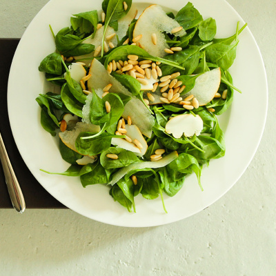 Armutlu ıspanak salatası
