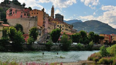 Sabahın ilk ışıklarında Ventimiglia'da yürüyüş...