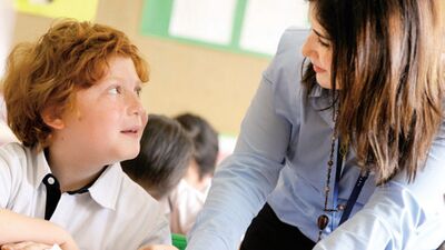 Fazla övgü öğrencinin başarısını düşürüyor