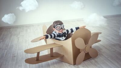 Çocuklarla rahat uçak yolculuğu için 10 yol...