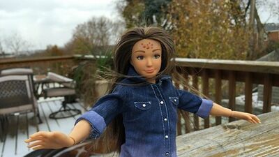 Barbie'ler artık selülitli ve sivilceli!