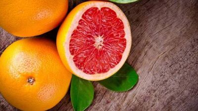 Sararan tırnaklara greyfurt