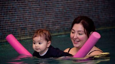 Yürümeyi öğrenmeden yüzmeyi öğreniyorlar!