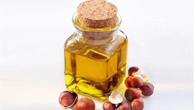 Dudaklarınız fındık yağıyla parlasın