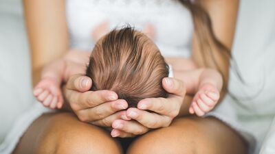 Zor günlerde yenidoğanla iletişim kurmak