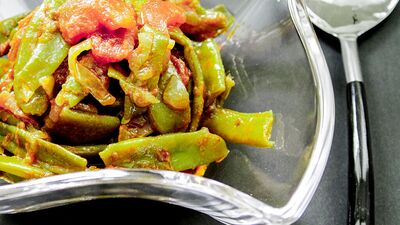 Güveçte, sakızlı zeytinyağlı fasulye