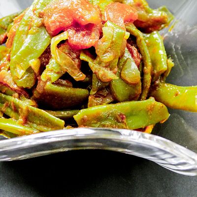 Güveçte, sakızlı zeytinyağlı fasulye