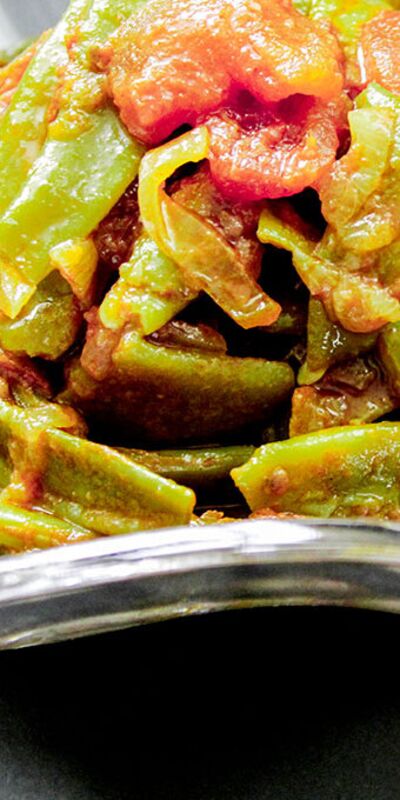 Güveçte, sakızlı zeytinyağlı fasulye