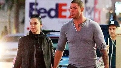 Adriana Lima yeni sevgilisi ile görüntülendi