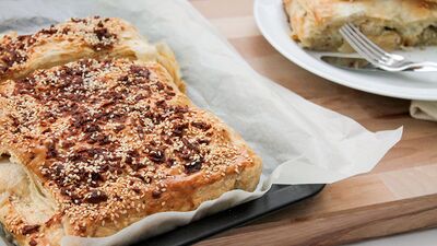 Karnabaharlı milföy börek