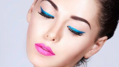 Renkli eyeliner modası...