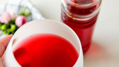 Ev yapımı vişne suyu