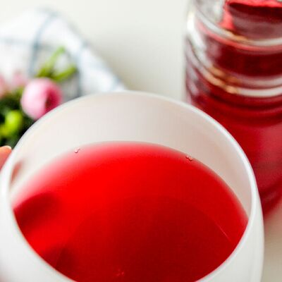 Ev yapımı vişne suyu