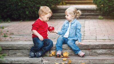 Çocuğunuza paylaşmayı öğretmenin 14 yolu