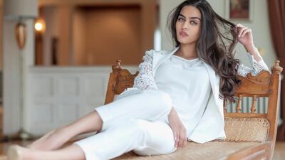 Amine Gülşe kimdir?