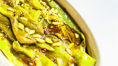 Közlenmiş biber salatası