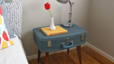 Komodinini söyle kim olduğunu söyleyeyim