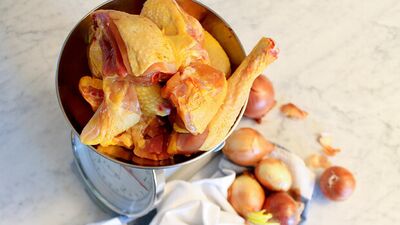 Güveçte tavuk yahni