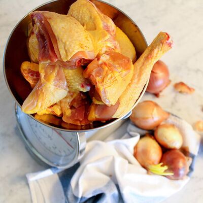 Güveçte tavuk yahni