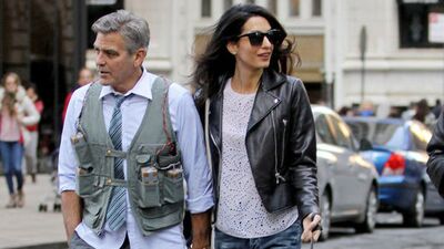 Clooney çifti yürüyüşte