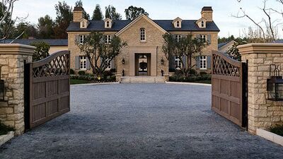 Kim Kardashian-West malikanesidir!