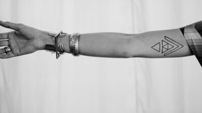 Bu da geometrik dövme modası!