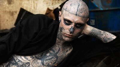 Tepeden tırnağa kendini dövdürenler!