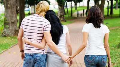 Aldatılıyoruz çünkü...