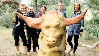 Yeniden çamura bulanıyoruz