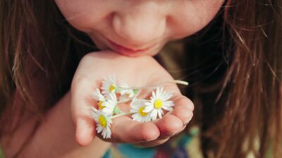 Güçlü bir kız çocuğu yetiştirmek için ne yapmalı?