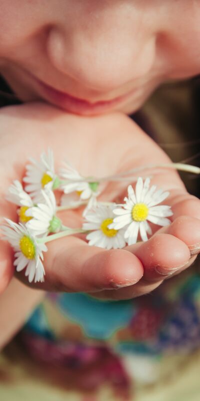 Güçlü bir kız çocuğu yetiştirmek için ne yapmalı?