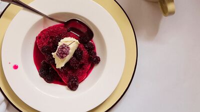 Böğürtlenli ekmek tatlısı