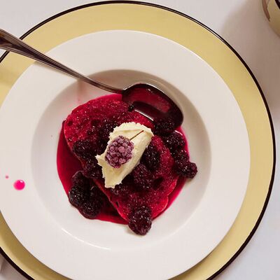 Böğürtlenli ekmek tatlısı