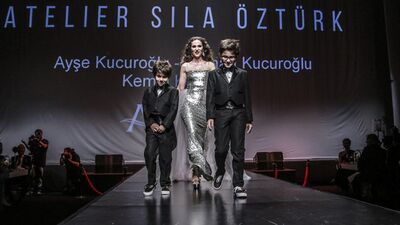 Ünlüler çocuklarıyla podyumda