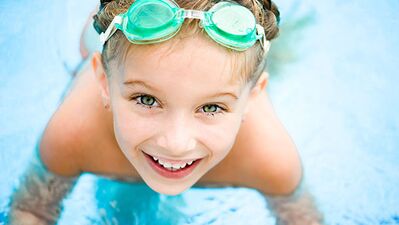 Havuz keyfi, çocukların dişlerine malolmasın