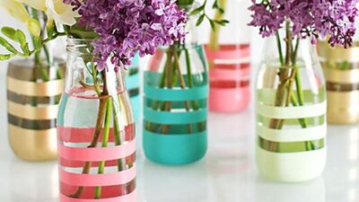 Cam şişelerden renkli vazolar yapabilirsiniz!