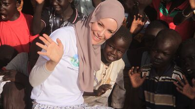 Ünlülerin başörtülü hali