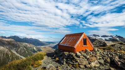 Doruklardaki dağ kulübeleri